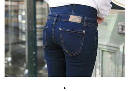 日韩高腰牛仔裤女士视频,打造时尚女士长腿必备单品