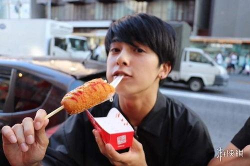 日韩男高中生扎发视频